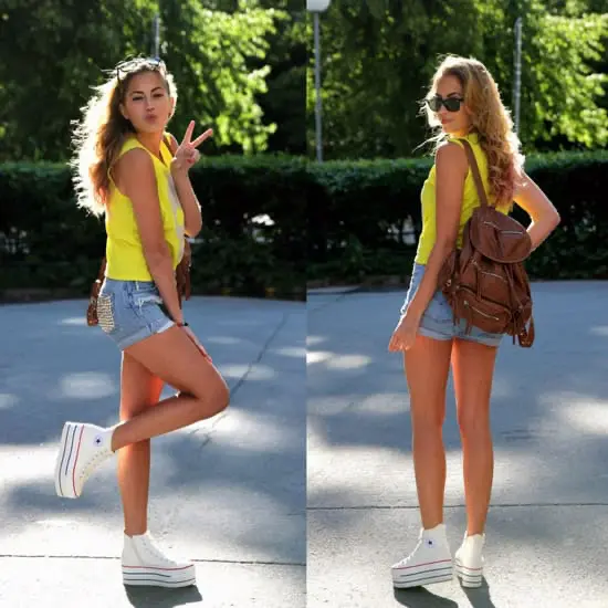 Девушка в джинсовх шортах и желтой блузке