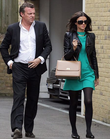 lucy-mecklenburgh-v-biryuzovom-plate