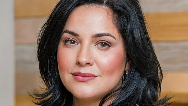 12 причесок средней длины для женщин за 40 с круглым лицом