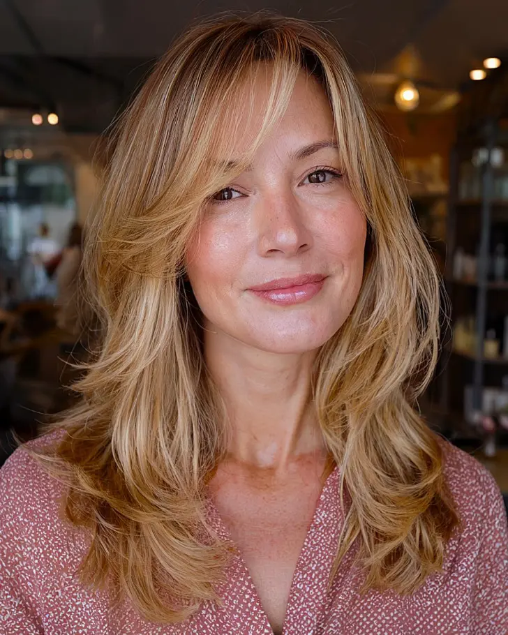 Длинные светлые волосы с челкой