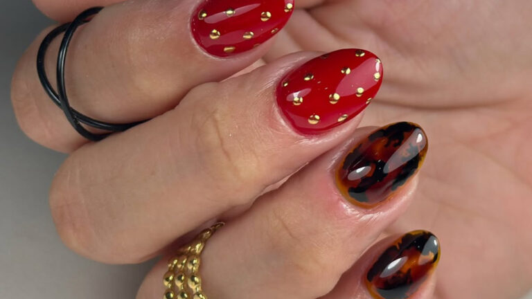 Коричневый, золотой, бордовый - 15 темных маникюров в типичных цветах осени