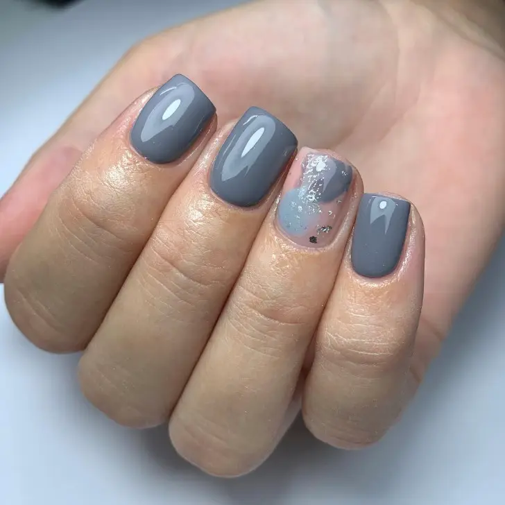 Серый маникюр с блестками на квадратных ногтях