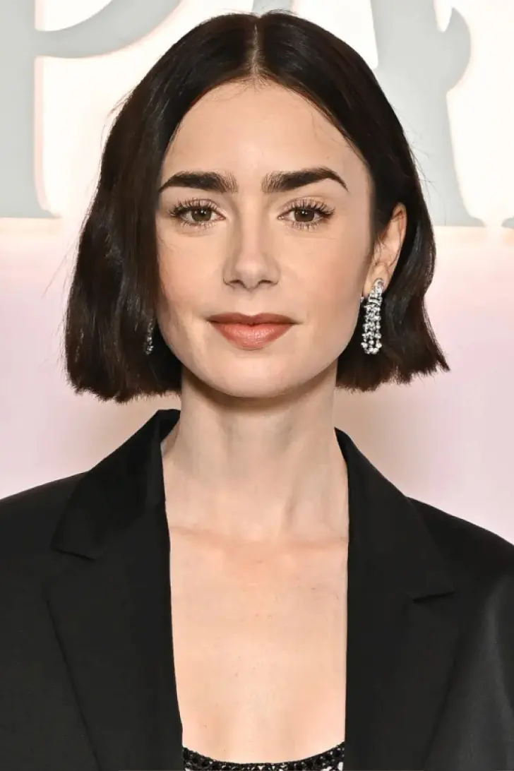 Стильный французский боб на темных волосах