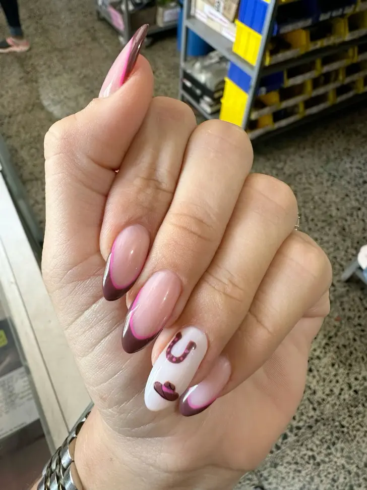 Двойной френч с подковой и шляпой