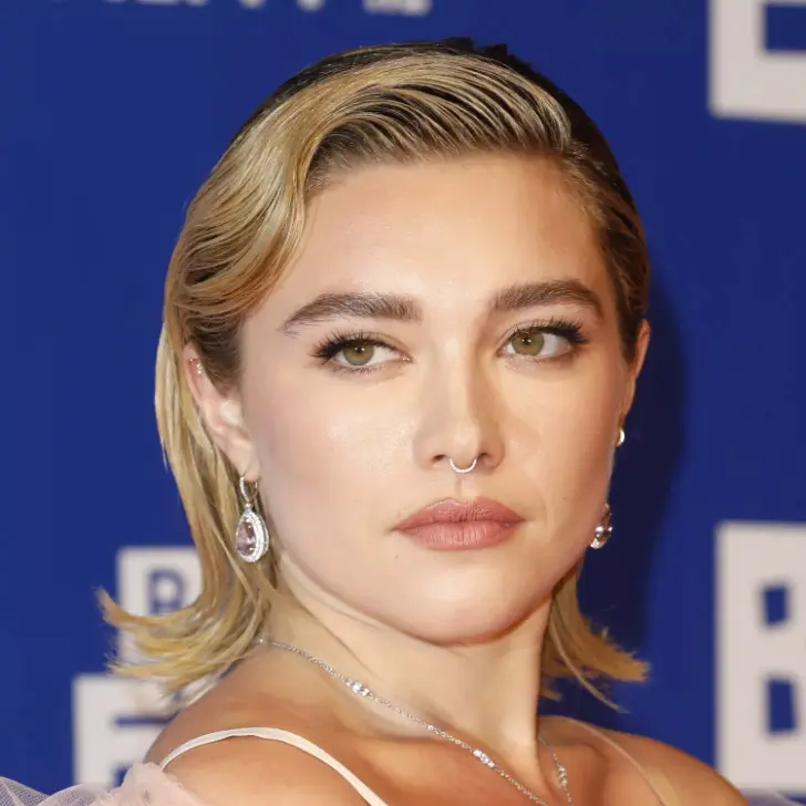 Флиппи боб с челкой волной