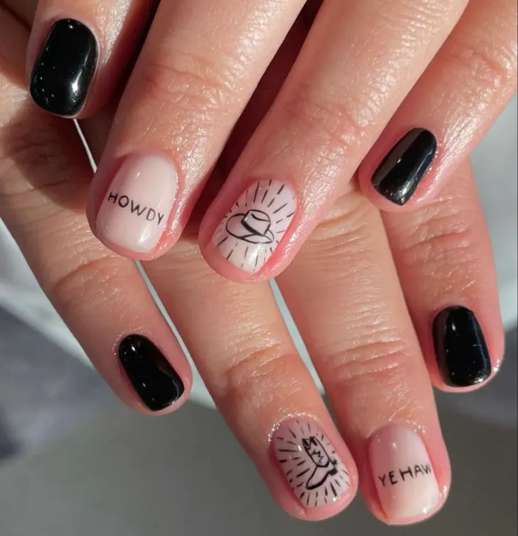 Короткие ногти с ковбойской шляпой и сапогом