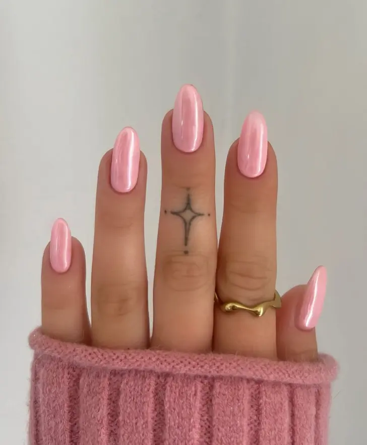 Простой маникюр с глянцевым покрытием