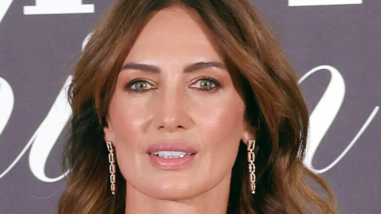 Вот 5 самых преображающих причесок средней длины с прямыми волосами на 2026 год