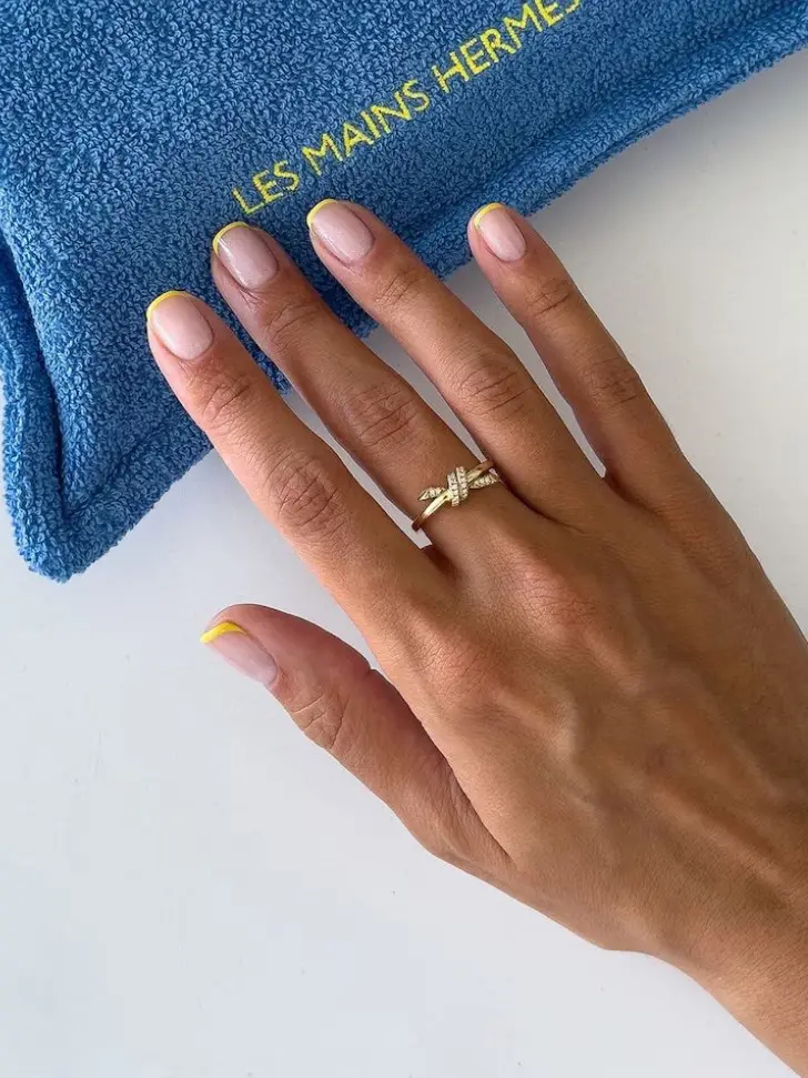 Желтый короткий френч с натуральной основой