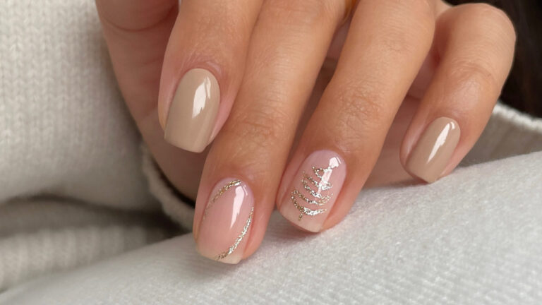 17 свежих дизайнов ногтей на Рождество 2026, для женщин, которые хотят разнообразить свой маникюр