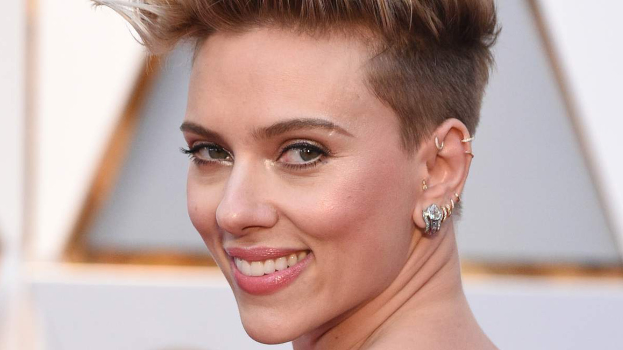 6 быстрых, но впечатляющих причесок для коротких волос, которые можно носить в праздничные дни