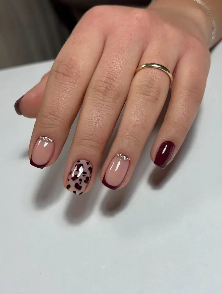 Анимал принт и бордовый френч в одном дизайне