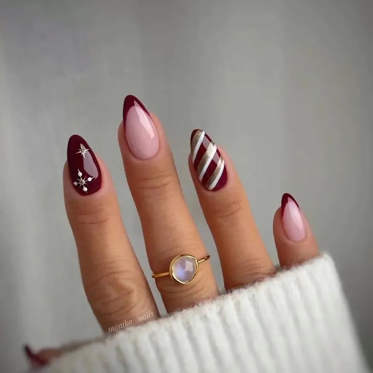 Бордовый маникюр с Рождественскими полосами и снежинкой