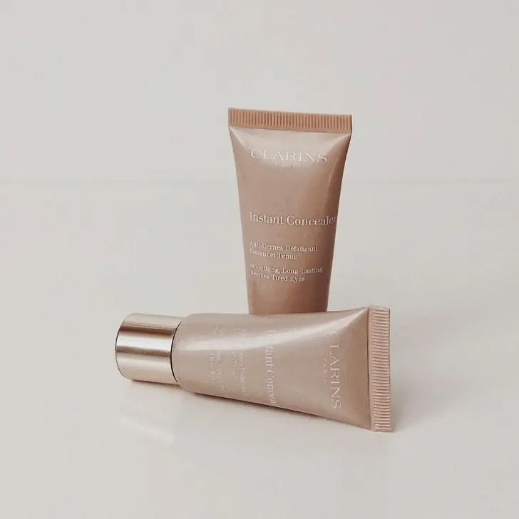 Два тюбика с любимым консилером самых элегантных парижанок