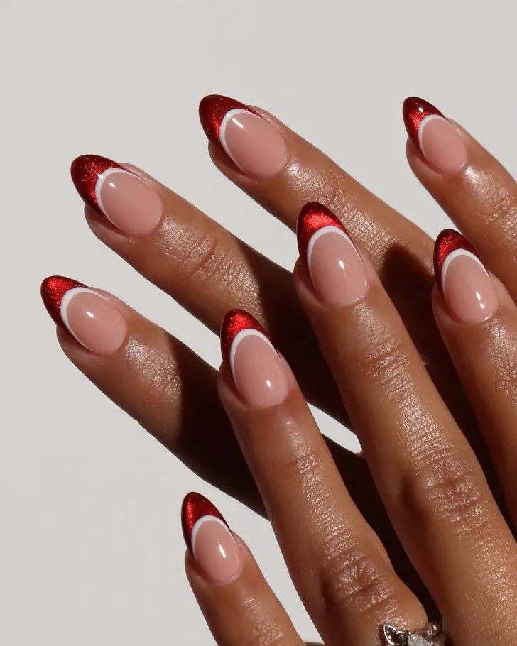 Двойной френч в стиле красный кошачий глаз