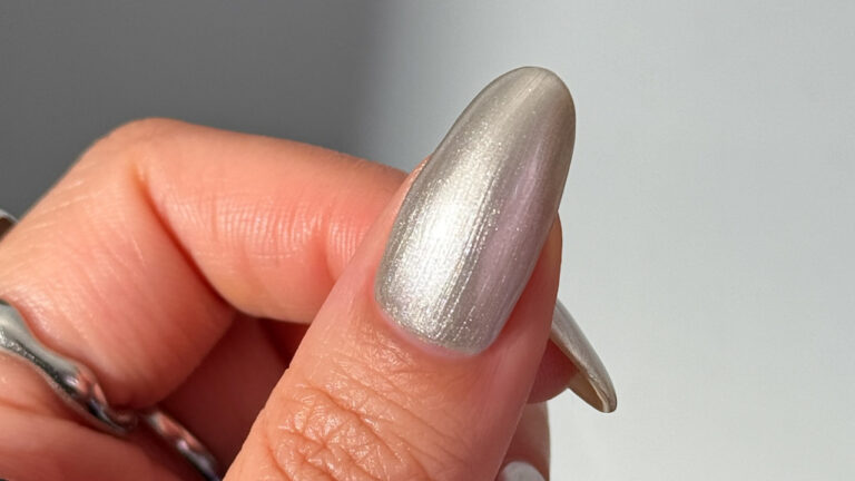 Маникюр на январь 2026 11 идей, которые отвечают современным трендам и прекрасно смотрятся