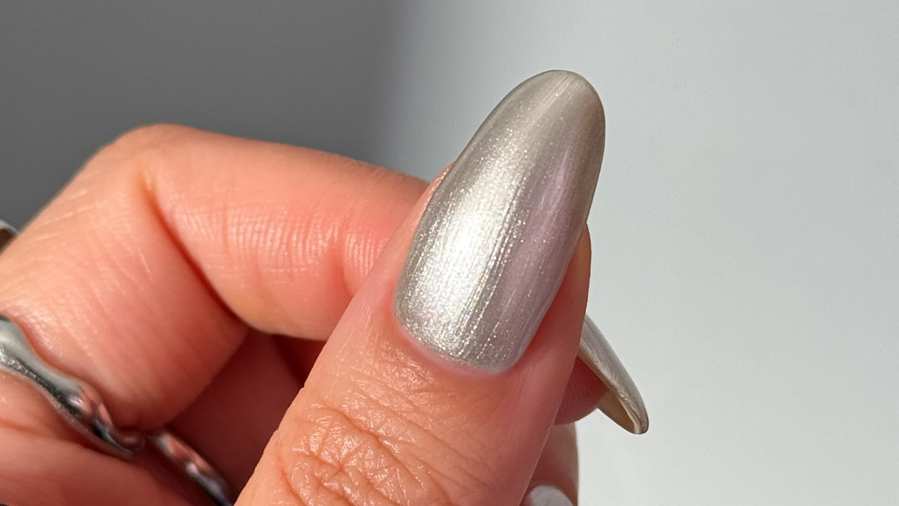 Маникюр на январь 2026: 11 идей, которые отвечают современным трендам и прекрасно смотрятся