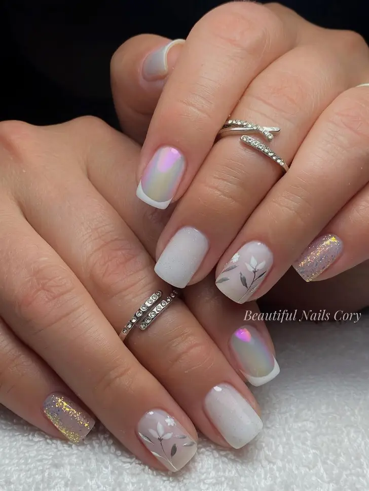 Молочный френч с нежными цветочками