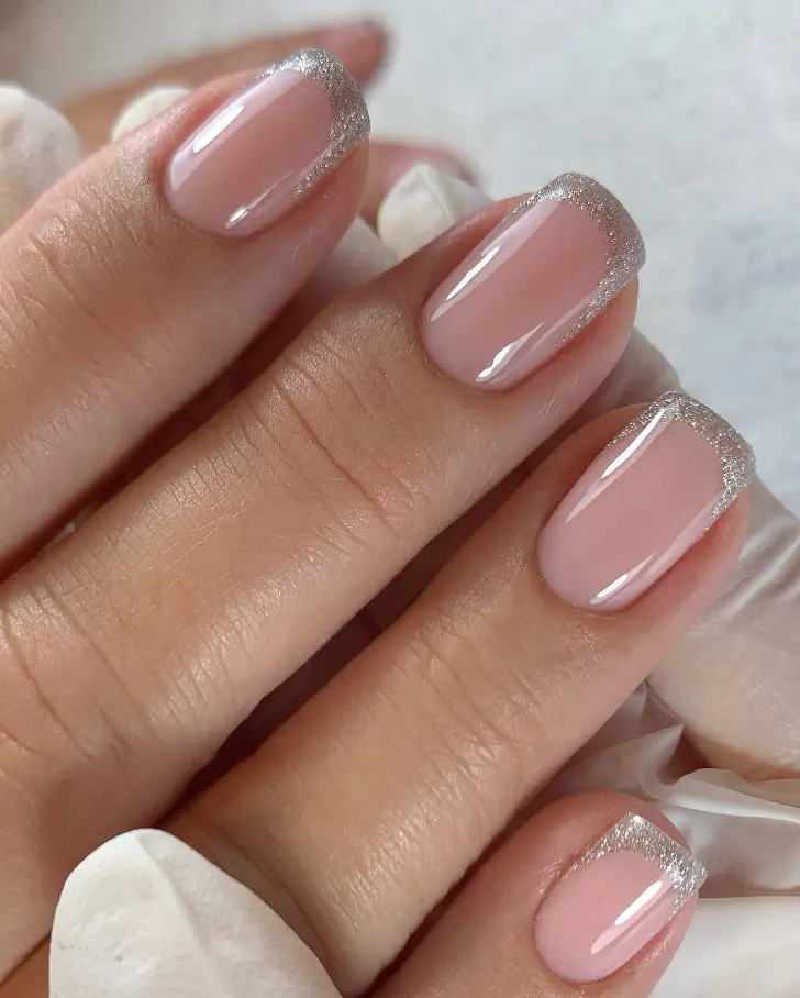Натуральные ногти с серебряными кончиками