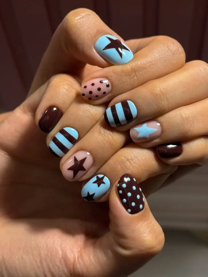 Разнообразный маникюр в коричнево синих тонах