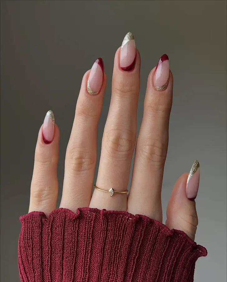 Сочетание красного и золотого френча с лунным маникюром