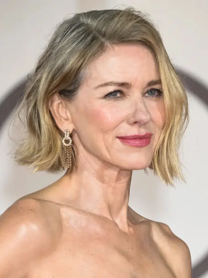 Стрижка боб с легким лохматым эффектом