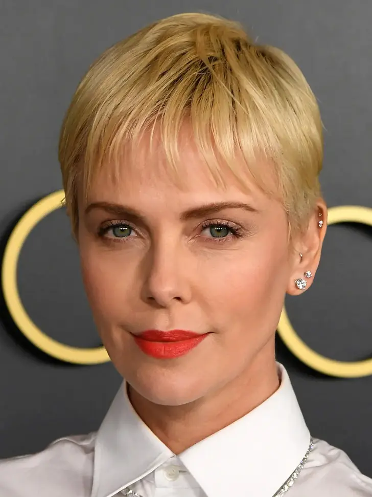 Стрижка гарсон с объемом на макушке и тонкой челкой