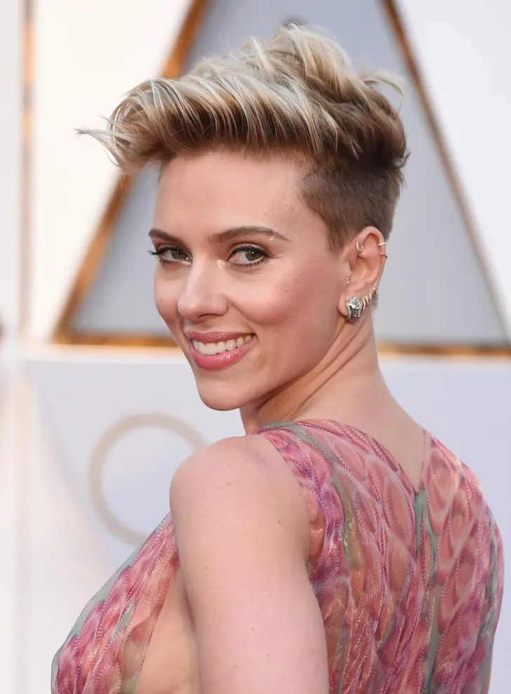 Стрижка пикси зачесанная вверх с челкой