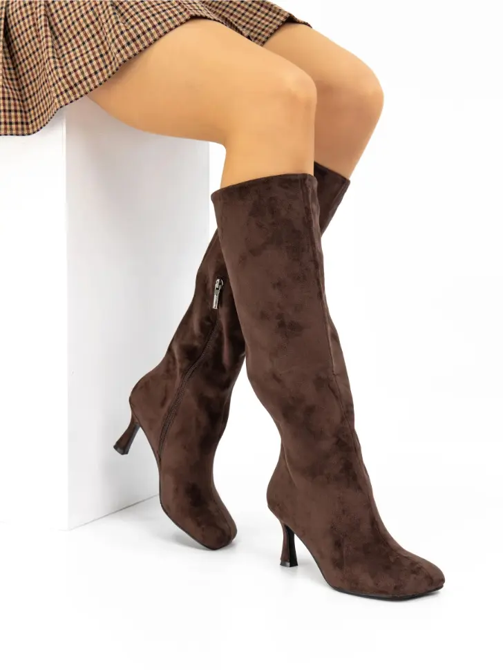 Замшевые сапоги на невысоком каблуке