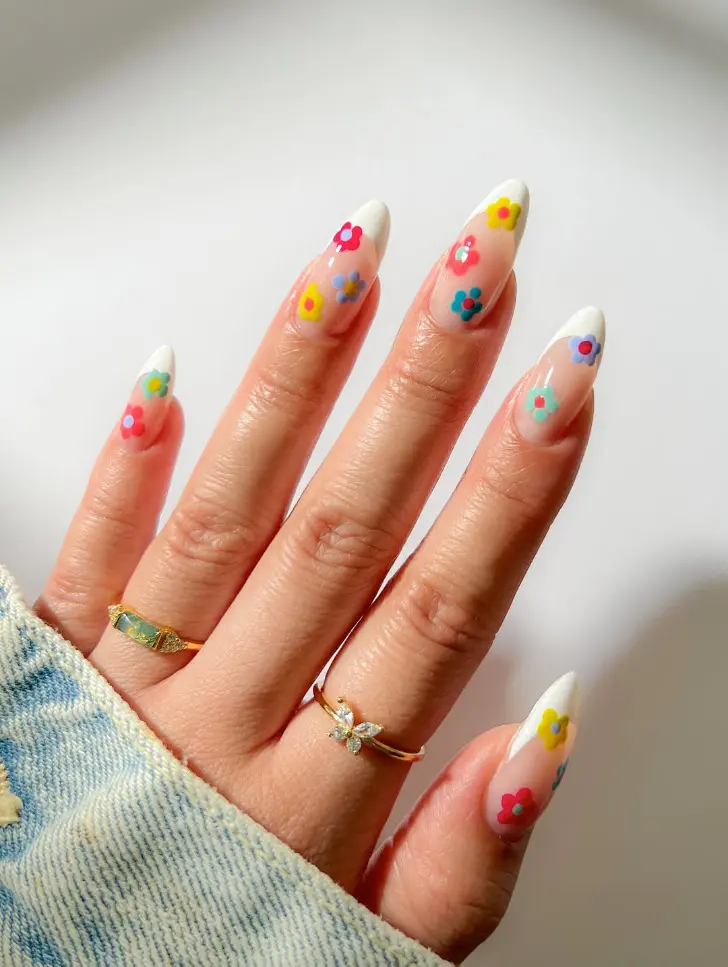 Белый французский маникюр с красочными разноцветными цветами