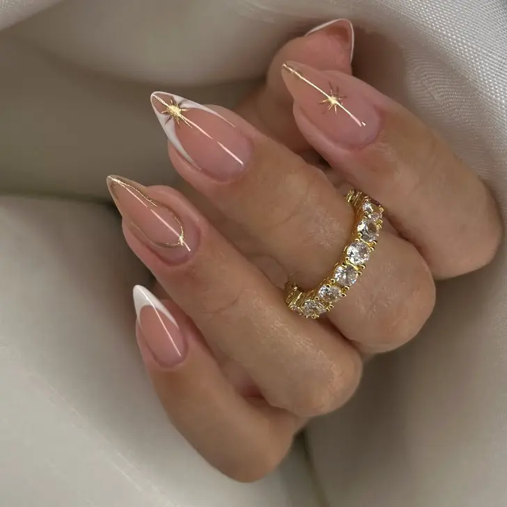 Белый френч с золотой звездой на этот февраль