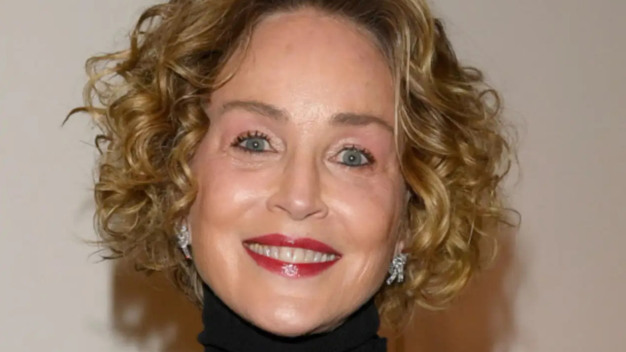 Если вам за 60, эта прическа станет лучшим выбором для особого случая, как утверждает стилист Шэрон Стоун