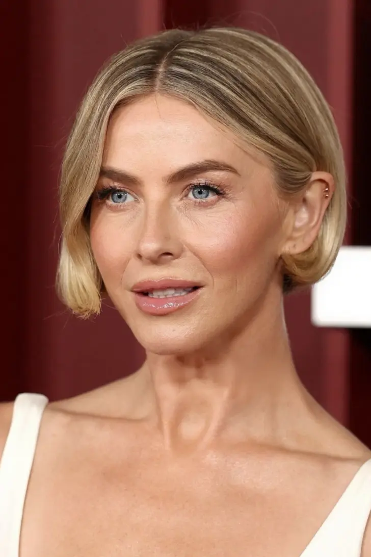 Французский боб с лестным оттенком убранный за ухо