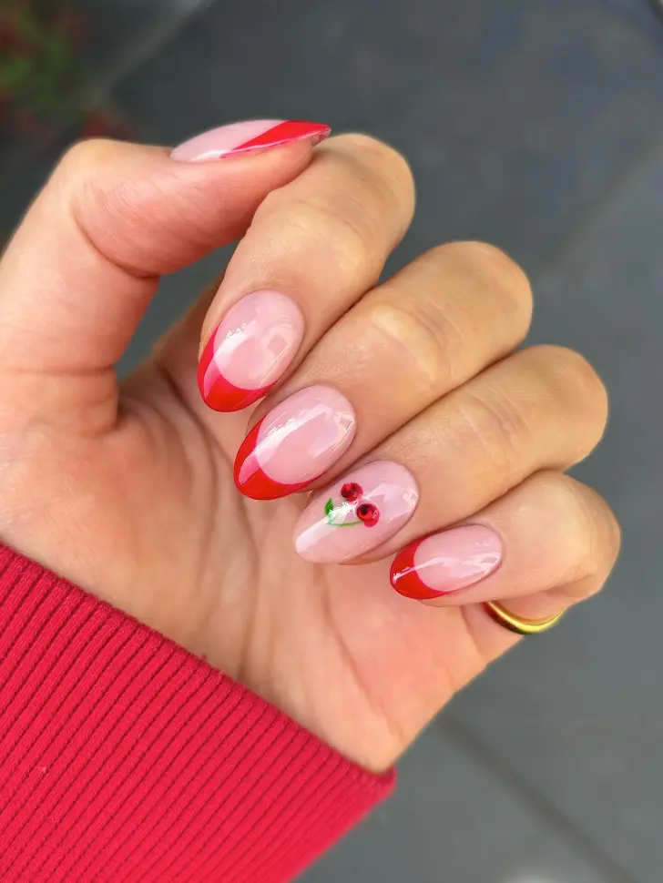 Изящный красный френч с вишней на эту весну