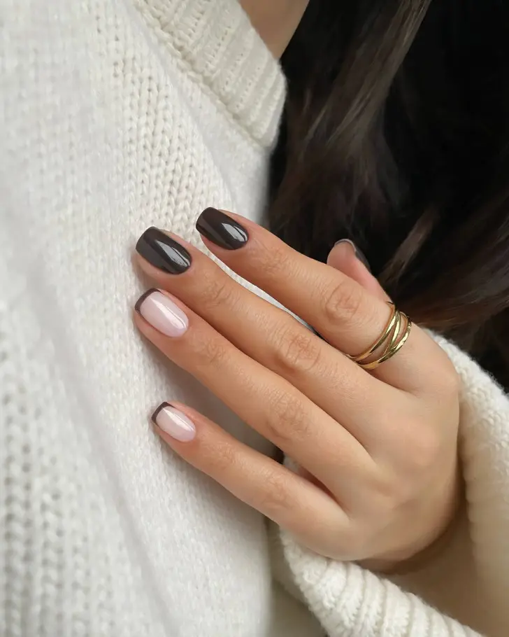 Коричневый французский маникюр на коротких ногтях