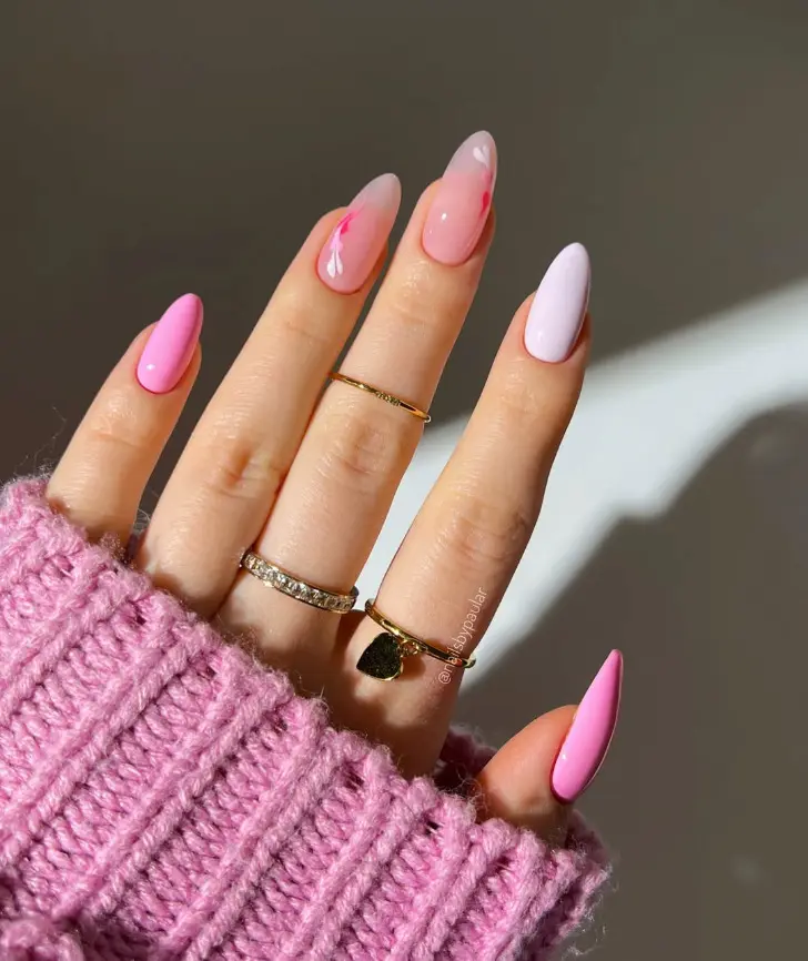 Нежный привлекательный маникюр с розовыми и лавандовыми ногтями