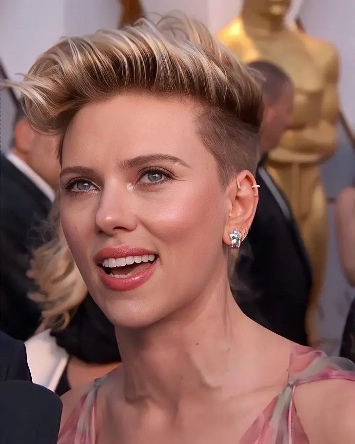 Объемная пикси с подрезом для женщин с короткой шеей и круглым лицом