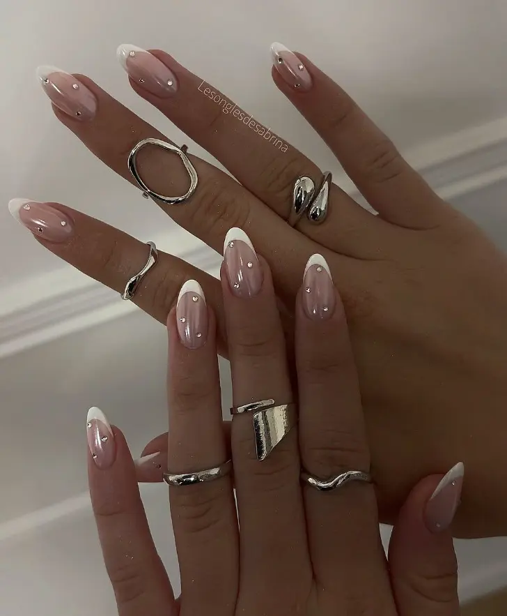 Овальный женственный френч с кристаллами