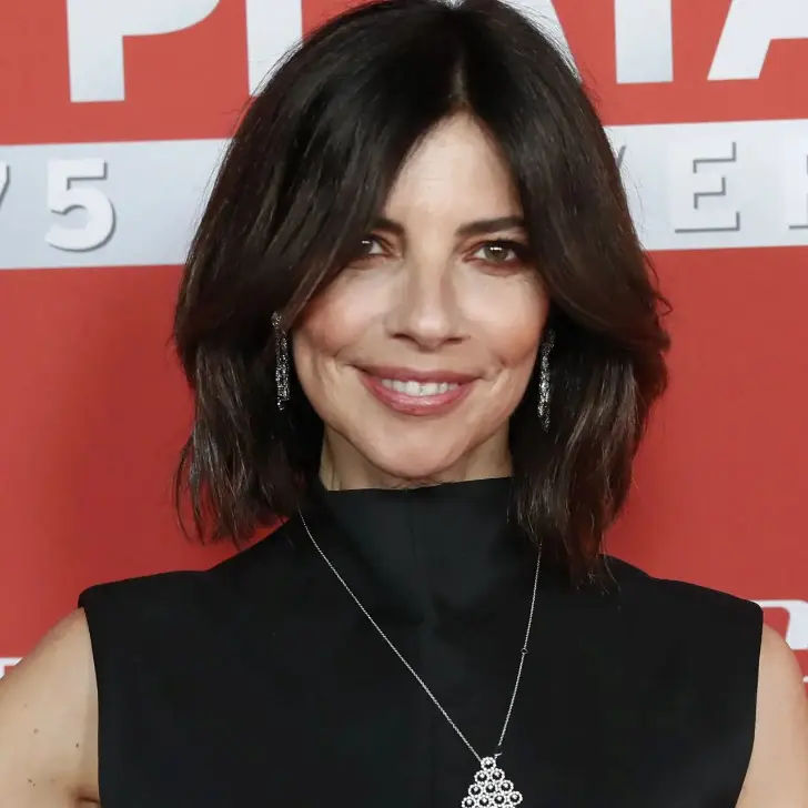 Прическа боб с пробором скрывающая второй подбородок