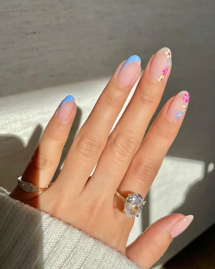 Синий френч с натуральной основой и привлекательными красочными цветами