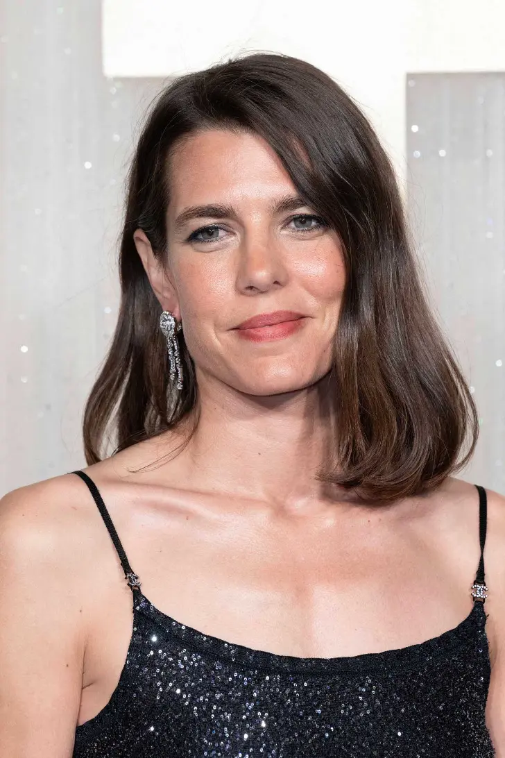 Стильная стрижка клавикат для женщин с короткой шеей и круглым лицом