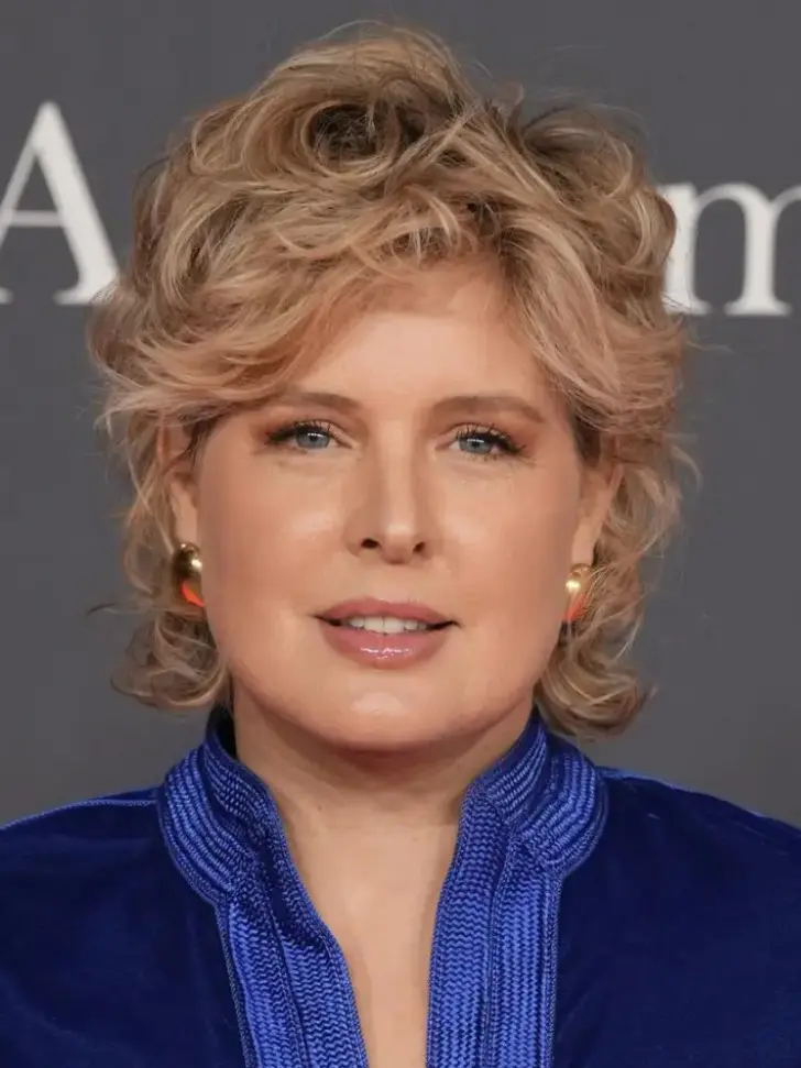 Стильная стрижка маллет с мягкой челкой