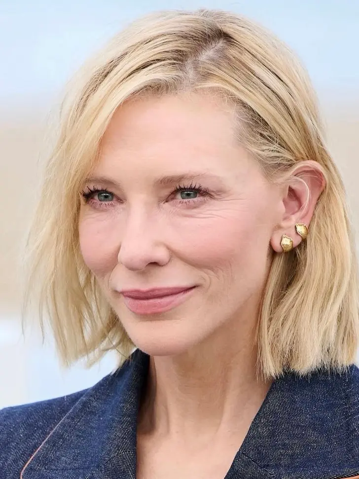 Стрижка с лохматой текстурой для женщин с короткой шеей и круглым лицом