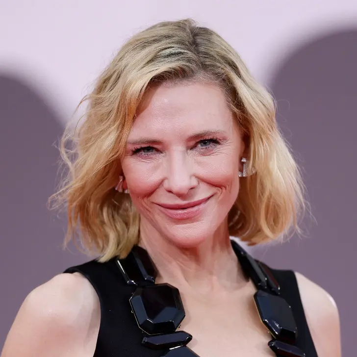 Текстурированная прическа боб стирающая морщины