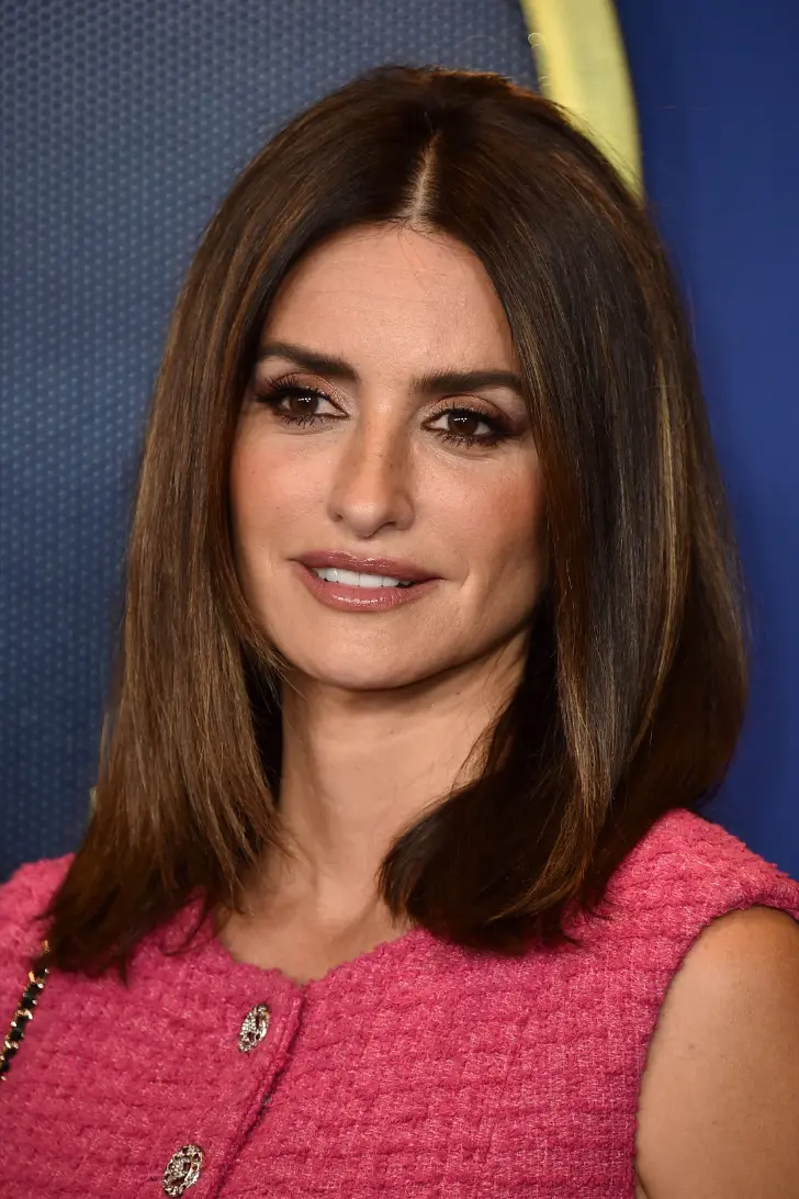 Трендовый боб весны 2026 до плеч обрамляющий лицо