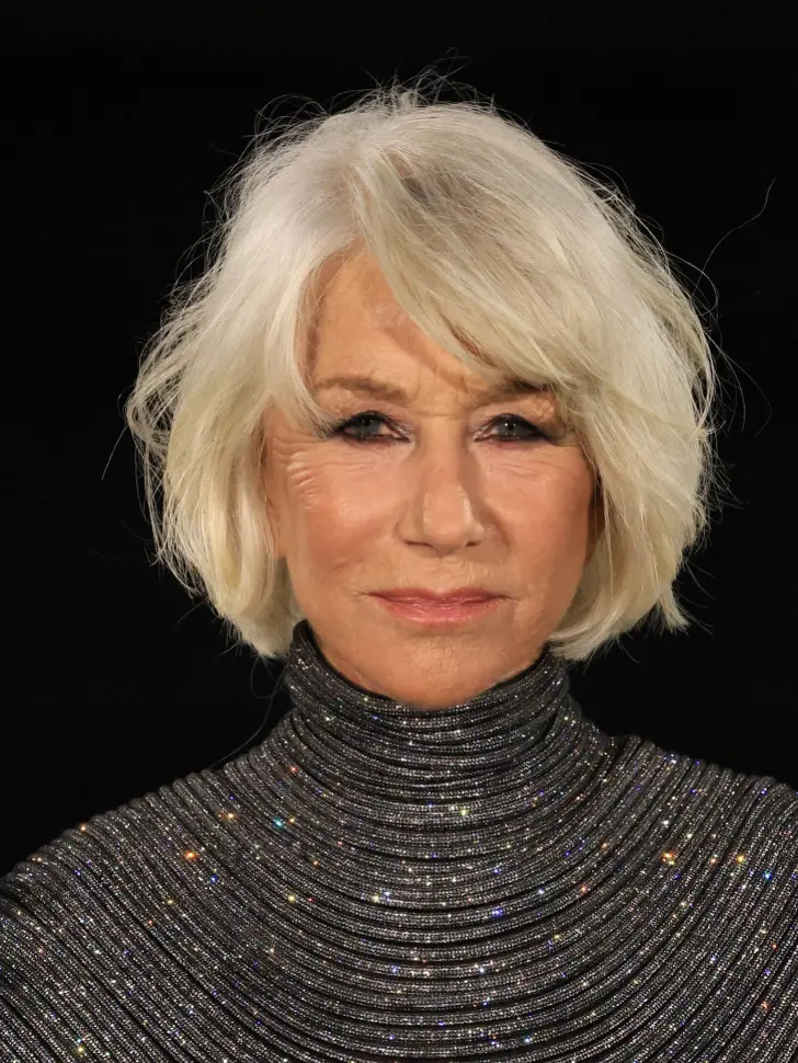 Трендовый боб весны 2026 с объемом и косой челкой