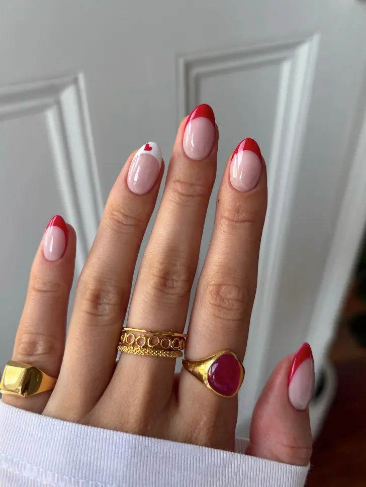 Красный френч с микро сердечком и натуральной основой подчеркивающий красоту рук