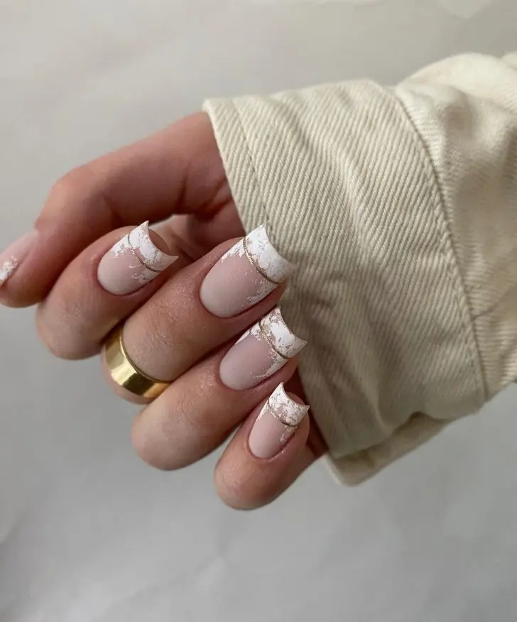 Квадратный белый камуфлированный френч с золотой линией