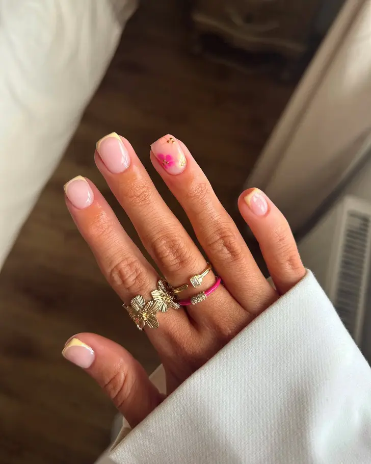 Масляно желтый френч с цветами в разных оттенках пастельного