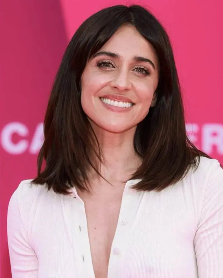 Объемный лонг боб с челкой шторкой на прямых волосах